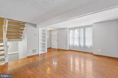 Living - 9008 Golden Leaf Ct, Springfield, VA 22153 photo 1 of 4