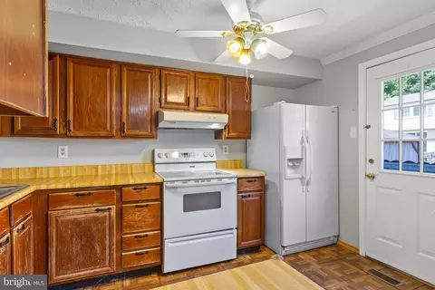Kitchen - 9008 Golden Leaf Ct, Springfield, VA 22153 photo 2 of 4