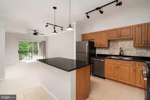 12945 Centre Park Cir #203, Herndon, VA 20171
