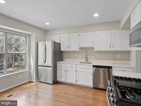 7823 Solomon Seal Dr, Springfield, VA 22152 photo 6