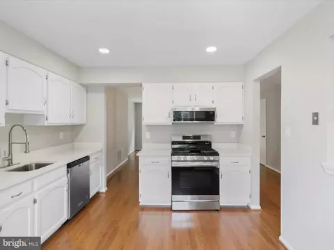 7823 Solomon Seal Dr, Springfield, VA 22152 photo 8