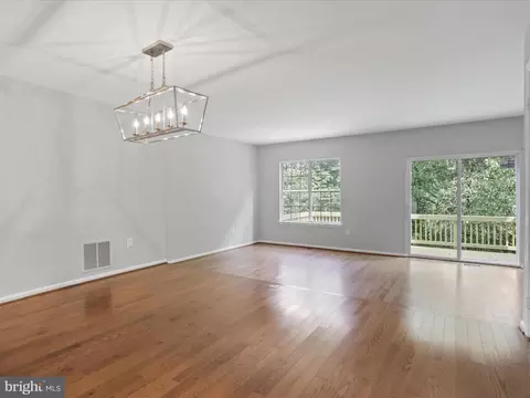 7823 Solomon Seal Dr, Springfield, VA 22152 photo 9