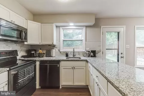 9703 Shipwright Dr, Burke, VA 22015 photo 8