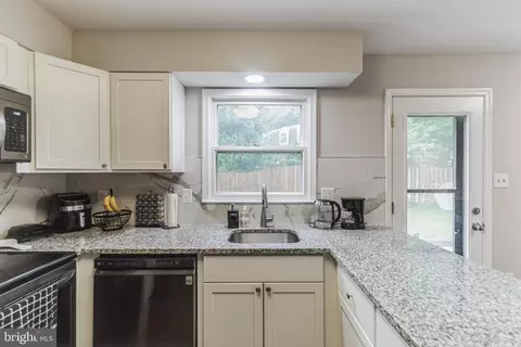 9703 Shipwright Dr, Burke, VA 22015 photo 9