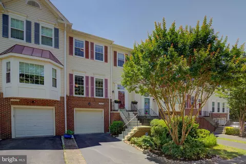 13050 Quartz Ln, Clifton, VA 20124