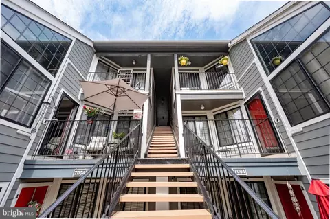 7004 F Irwell Ln #12F, Alexandria, VA 22315