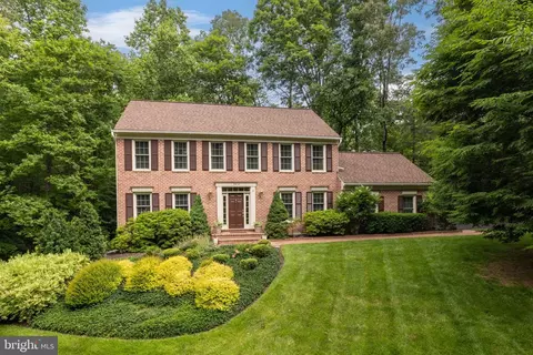 7414 S Reach Dr, Fairfax Station, VA 22039
