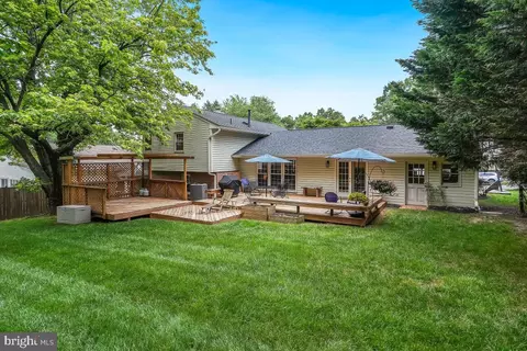 2324 Riviera Dr, Vienna, VA 22181