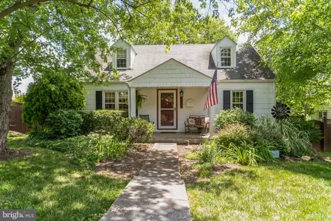 2905 Oak Knoll Dr, Falls Church, VA 22042