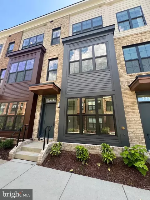 7343 Blade Dr, Falls Church, VA 22042