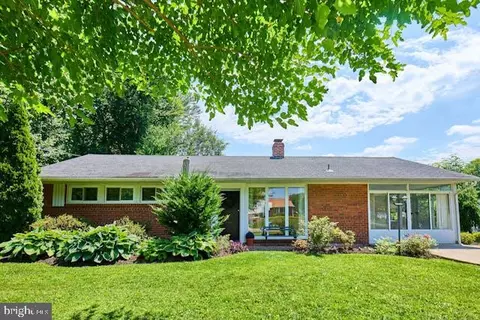 5222 Garner St, Springfield, VA 22151