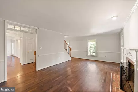 Living - 6563 Forsythia St, Springfield, VA 22150 photo 2 of 6