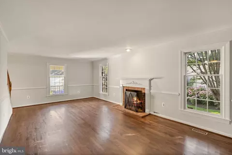 Living - 6563 Forsythia St, Springfield, VA 22150 photo 3 of 6