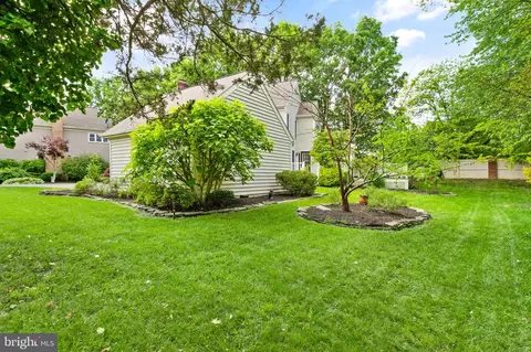 Exterior - 6563 Forsythia St, Springfield, VA 22150 photo 13 of 15