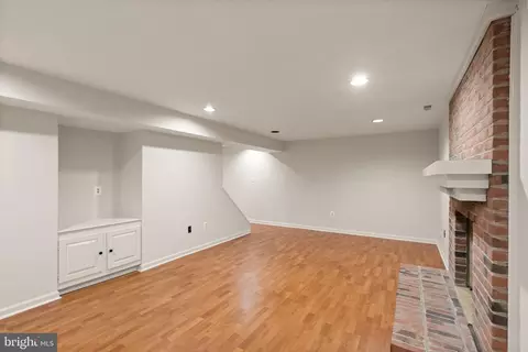 Living - 6563 Forsythia St, Springfield, VA 22150 photo 6 of 6