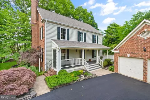 Exterior - 6563 Forsythia St, Springfield, VA 22150 photo 4 of 15