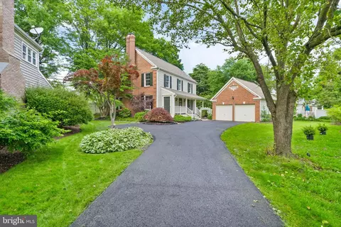 Exterior - 6563 Forsythia St, Springfield, VA 22150 photo 2 of 15
