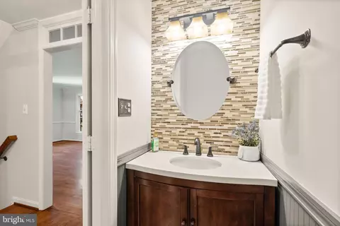 Entry Way - 6563 Forsythia St, Springfield, VA 22150 photo 6 of 11