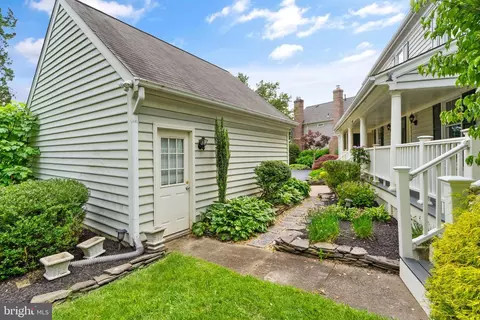 Exterior - 6563 Forsythia St, Springfield, VA 22150 photo 5 of 15