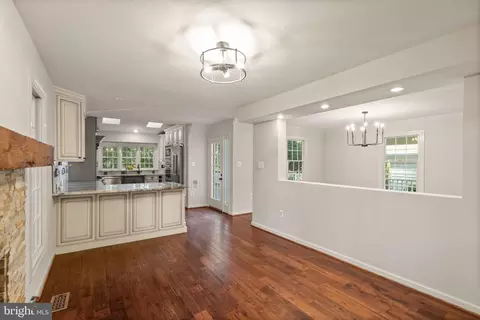 Entry Way - 6563 Forsythia St, Springfield, VA 22150 photo 4 of 11