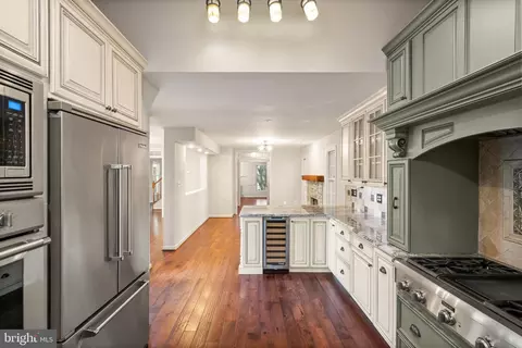 Entry Way - 6563 Forsythia St, Springfield, VA 22150 photo 5 of 11