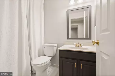 Bath - 6563 Forsythia St, Springfield, VA 22150 photo 4 of 4