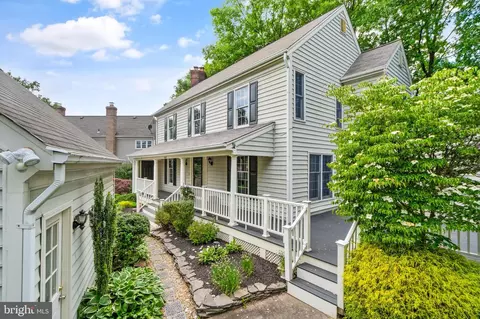 Exterior - 6563 Forsythia St, Springfield, VA 22150 photo 6 of 15