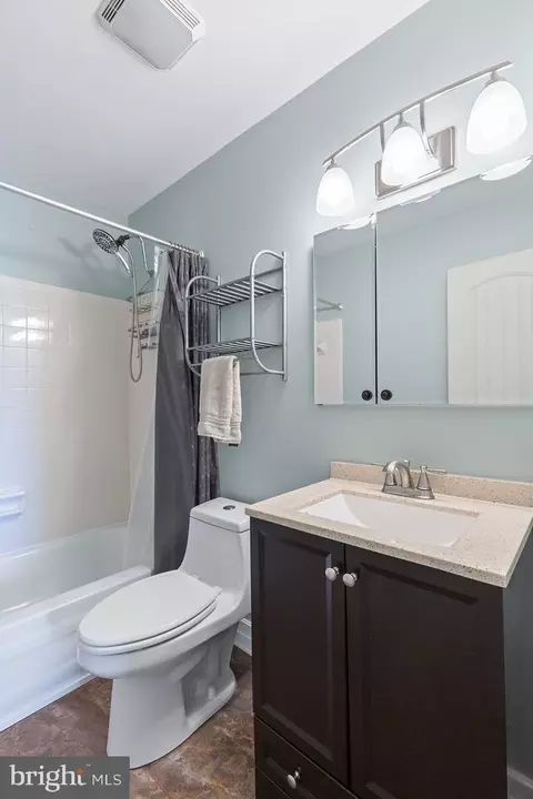 Bath - 651 Eric Ct, Herndon, VA 20170 photo 5 of 7