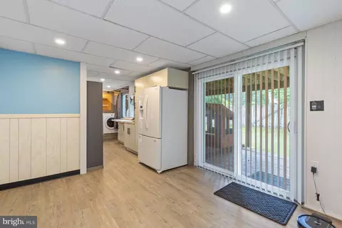 Entry Way - 651 Eric Ct, Herndon, VA 20170 photo 4 of 6