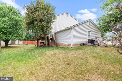 Exterior - 651 Eric Ct, Herndon, VA 20170 photo 5 of 11