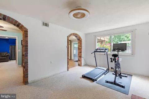Entry Way - 651 Eric Ct, Herndon, VA 20170 photo 3 of 6