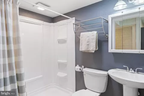 Bath - 651 Eric Ct, Herndon, VA 20170 photo 2 of 7