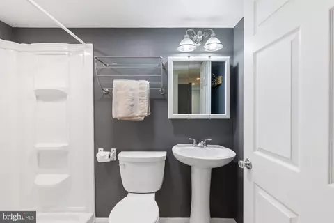 Bath - 651 Eric Ct, Herndon, VA 20170 photo 3 of 7