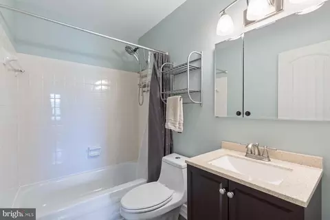 Bath - 651 Eric Ct, Herndon, VA 20170 photo 4 of 7
