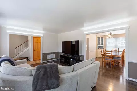 Living - 651 Eric Ct, Herndon, VA 20170 photo 1 of 2