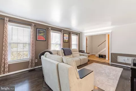 Entry Way - 651 Eric Ct, Herndon, VA 20170 photo 2 of 6