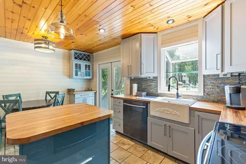 Kitchen - 651 Eric Ct, Herndon, VA 20170 photo 1 of 4