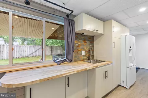 Kitchen - 651 Eric Ct, Herndon, VA 20170 photo 4 of 4