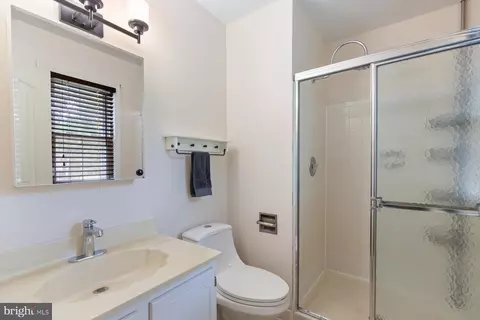 Bath - 651 Eric Ct, Herndon, VA 20170 photo 6 of 7