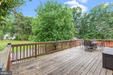 Exterior - 651 Eric Ct, Herndon, VA 20170 photo 6 of 11