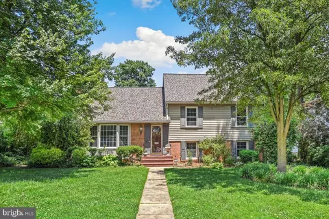 910 Croton Dr, Alexandria, VA 22308