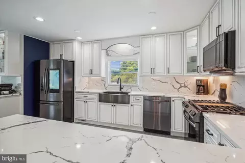 5308 Crown Point Rd, Burke, VA 22015 photo 13