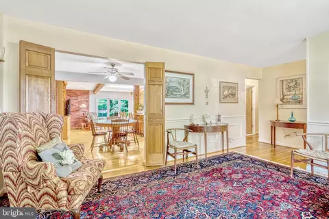 8602 Clydesdale Rd, Springfield, VA 22151 photo 4