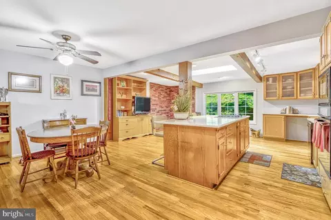 8602 Clydesdale Rd, Springfield, VA 22151 photo 6