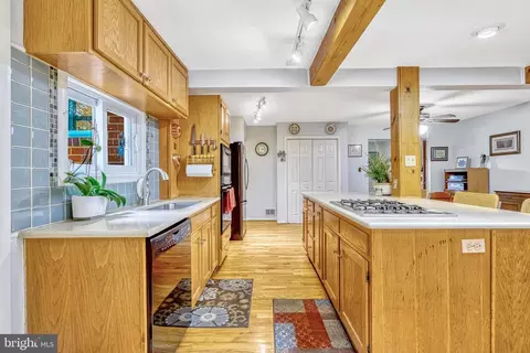 8602 Clydesdale Rd, Springfield, VA 22151 photo 11