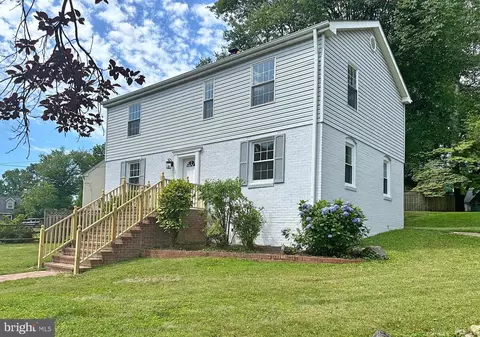 6909 Kincaid Ave, Falls Church, VA 22042