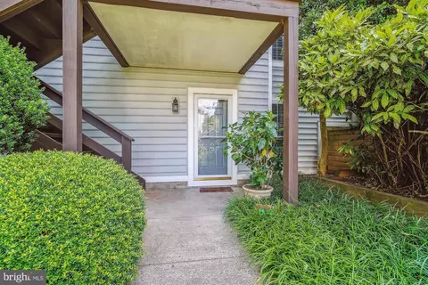 10003 Oakton Terrace Rd #10003, Oakton, VA 22124