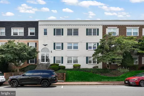 109 Center St N #C 304, Vienna, VA 22180