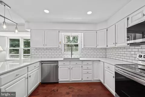8445 Rushing Creek Ct, Springfield, VA 22153 photo 18
