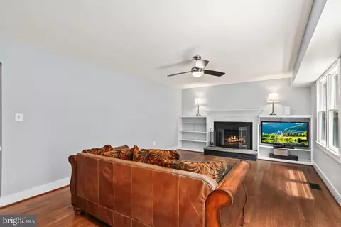 8445 Rushing Creek Ct, Springfield, VA 22153 photo 19